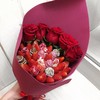 Букет из клубники и цветов